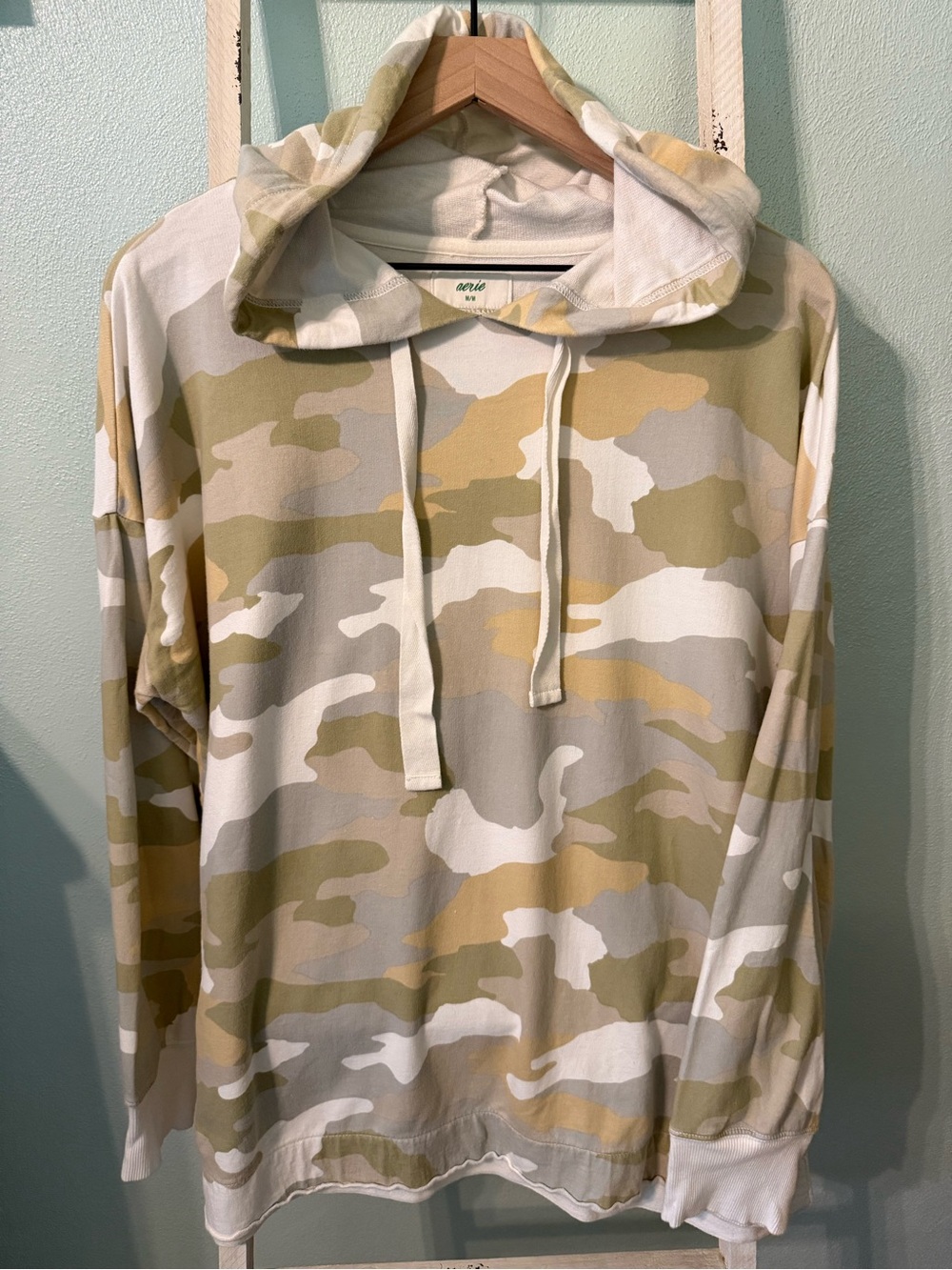 Aerie Women’s Camo Hooded Sweatshirt Green Beige White Size M
